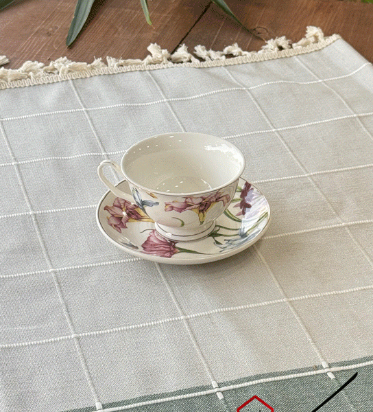 فنجان نعلبکی گلبرگی